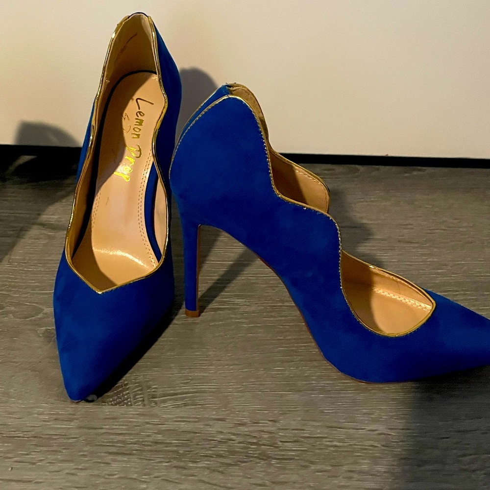 Lemon Drop Royal blue heels with gold trim in SIZE 8 ***NEVER USED***brand new!!